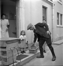 Distribution of the widow's bread in La-Tour-de-Peilz, 1941.