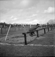 National holiday; soldiers demonstrating their fitness; 1940.