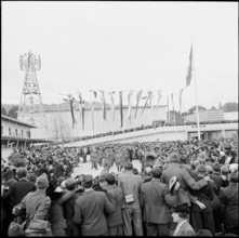 General Henri Guisan visiting the National Fair; 1939.