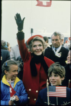 Nancy Reagan with her children in Geneva 1985:.