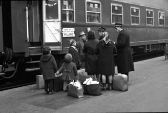 SBB provides special trains for the guest-workers: until the 31st of december 727 extra trains will