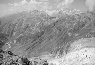 Gletsch in upper Rhone valley with Garstenhorner 1950.