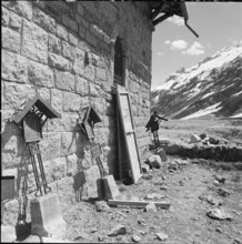 Iron monuments, Goschenen 1957.