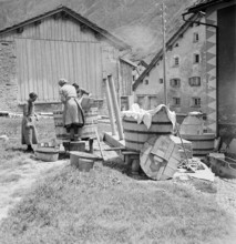 Women washing at the Hinterrhein, 1941.
