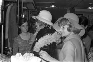 Brian Jones from the Rolling Stones in the boutique Naphtaly's 1967.