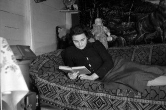 Travelling woman in her trailer 1942.