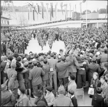 General Henri Guisan visiting the National Fair; 1939.
