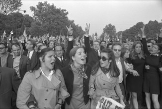 Supporters of President de Gaulle; slogan Paix en France Peace in France.
