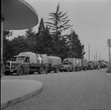 Platoon; convoy at the frontier; 1944.