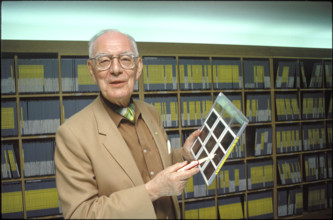 Count Bernadotte takes a look at slides.
