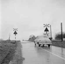 The unguarded railroad crossing near Rheinklingen.