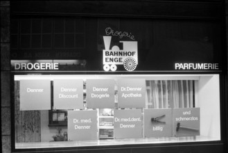Pharmacy window with plates against Denner 1972