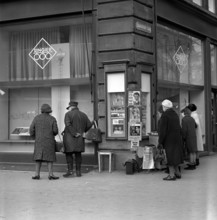 Shop window Ringier publisher: Ringier magazines, NZZ vendor, 1965