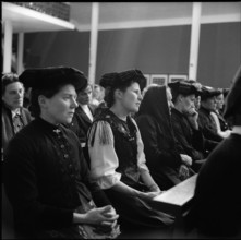 Women during service in the Valais, 1955