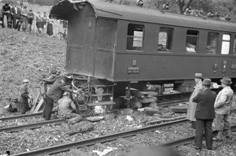 Railway accident near Erstfeld, 3rd class carriage, 1940