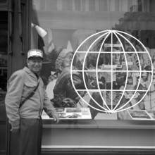 Shop window Ringier publisher: sie+er, Blick vendor, 1965