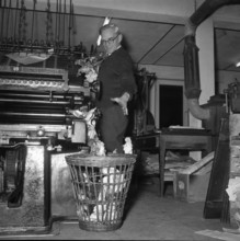 Printing machine of the smallest newspaper of Switzerland, 1954