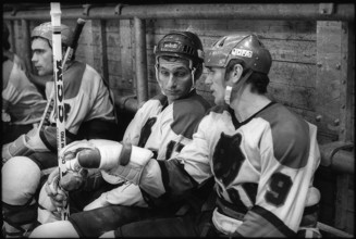 NLA 1974/75: SC Berne celebrating championship; Cadieux and Krupicka