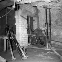 Working at the passenger elevator shaft, of the Aarburg church 1960