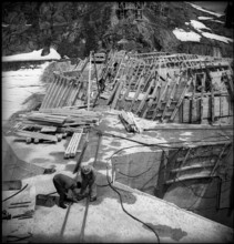 Building site Lucendro dam, formwork 1946