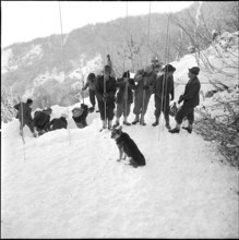Three workers buried by avalanche near Grindelwald: men searching for the missed persons; 1956