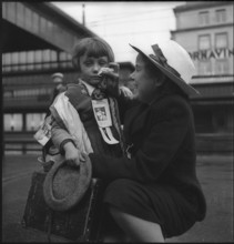 Arrival of expatriate Swiss children in Switzerland in 1943
