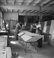 Rehetobel, carpenter at the Max Stählin & Cie furniture factory; 1944