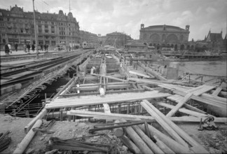 Bahnhof bridge in Zurich under construction; 1951