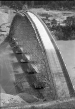 Vial-Tamins, bridge under construction; centering bridge arch; 1963