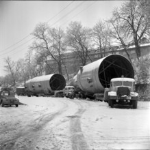 Transportation of workpieces for the Collombey refinery; 1962
