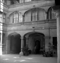 Geneva: inner courtyard of Maison Turrettini; 1946