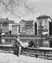 Couple in springtime in Zurich, 1949