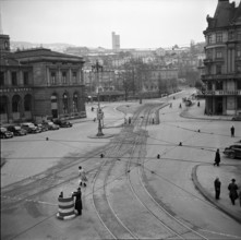 WW2: air raid warning, Bahnhofplatz, Zurich 1939