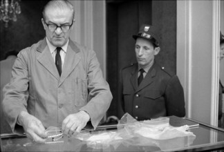 Geneva, Christie's sells Nina Dyer's jewelry at auction; 1969