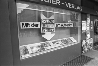 Shop window Ringier publisher: with Schweizer Illustrierte/sie+er at the car show, 1973