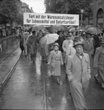 Rainy May Day rallies in Zurich 1949