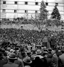 Crowd at the voter`s meeting Disentis 1941