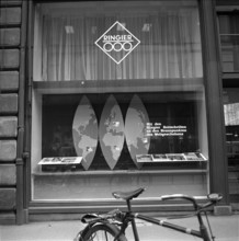 Shop window Ringier publisher: Ringier magazines Pour Tous + L'Illustré, 1966