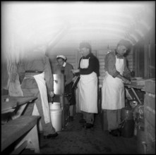 WW 2: loading travel provisions on board of train, 1945
