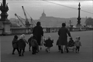 Women with little children at the lake promenade in Geneva, 1967