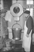 cheese factory; weighing of milk delivery; 1941