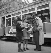 WW 2: raising fund for national cultivation, slogan on tram, Zurich 1943
