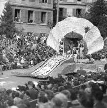 Parade at the winegrowers' festival in Neuchâtel, 1958