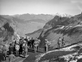 Flight demonstration with Vampire fighter jet, Axalp 1946