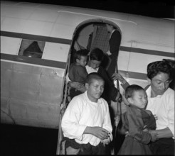 Arrival of the first Tibetan refugees in Switzerland, Kloten 1961