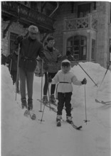 Reza Pahlavi and his daughter Farahnaz are ready to go skiing, St. Moritz 1967