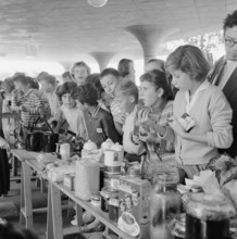 Benefit market in Lausanne for the Pestalozzi Children's Village 1958