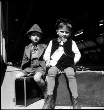 Arrival at the station, children come to recover from war experiences