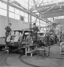coaching work; assembly hangar; General Motors 1946