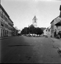 Klingnau, children at fountain 1946